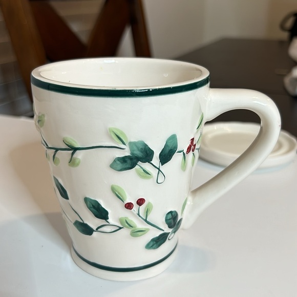Pfaltzgraff Winterberry Holiday Covered Mug - Picture 4 of 14
